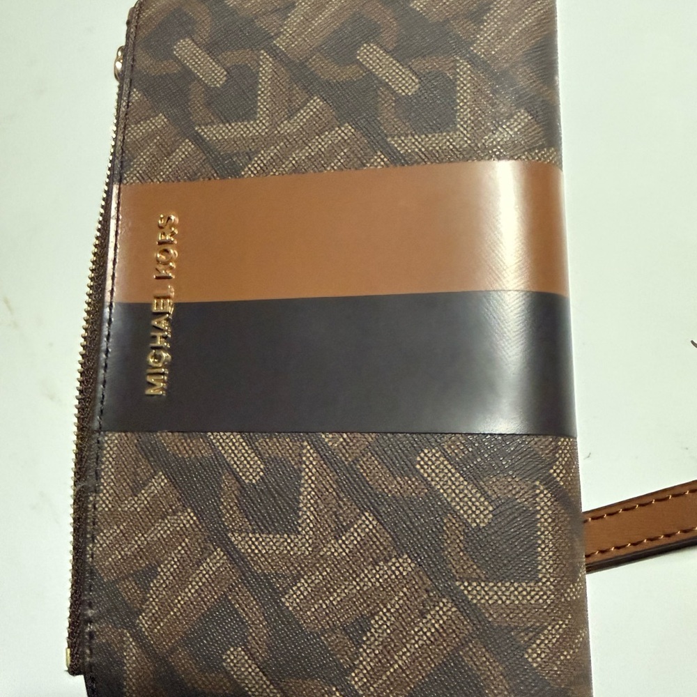 Michael Kors Wallet in Brown and Black